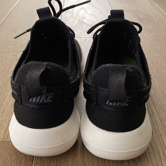 Nike Roshe Original Sneakers - Picture 5 of 8